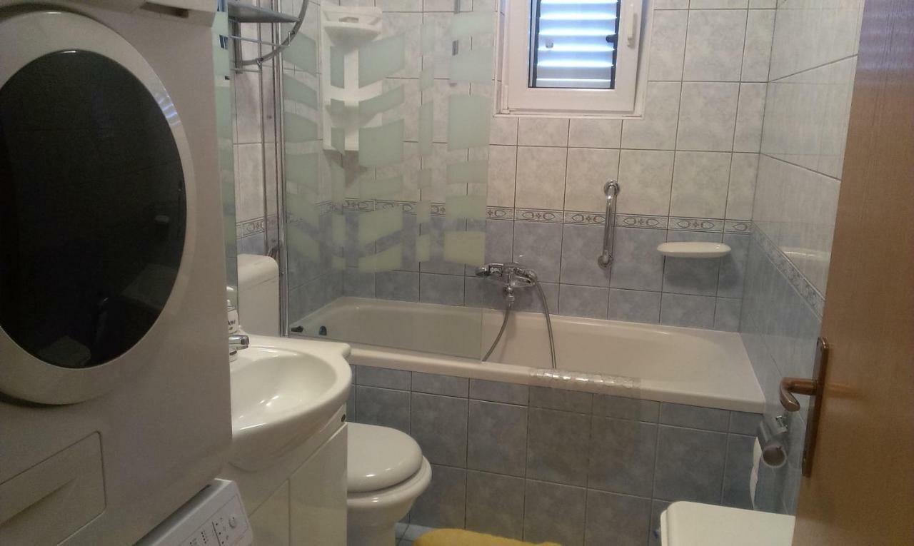 Viki Apartment *
