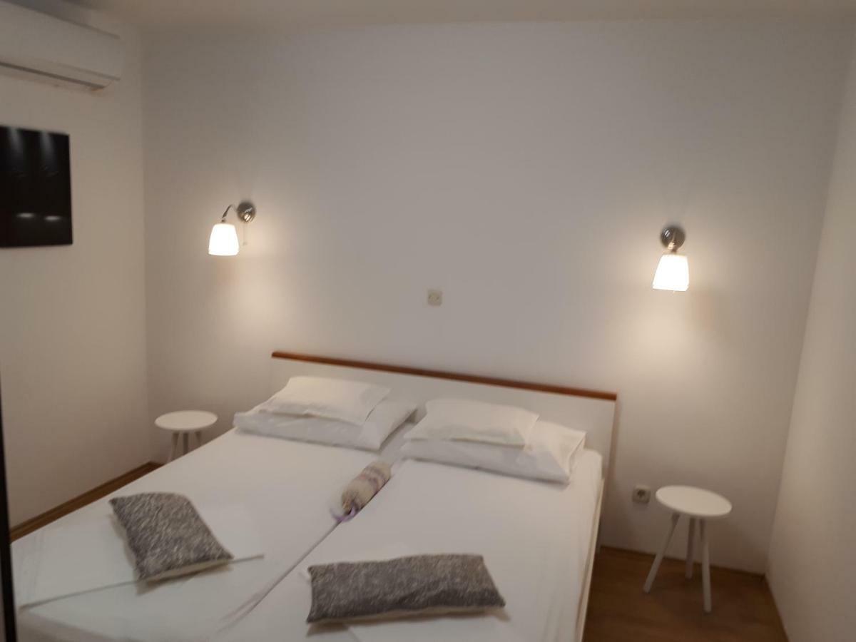Viki Apartment *